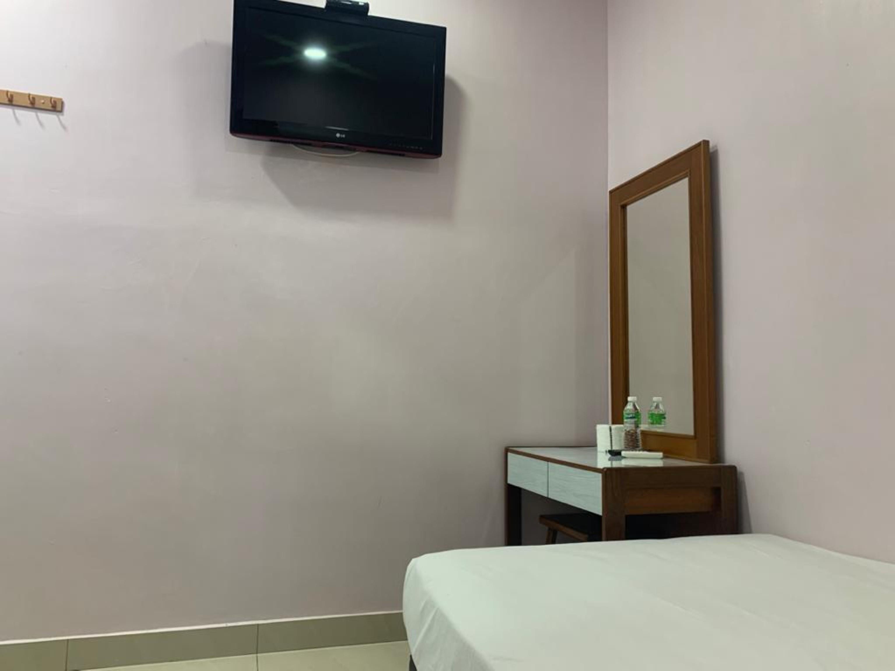 Oyo 89877 Sun Triang Hotel Kampong Kerayong Exteriör bild