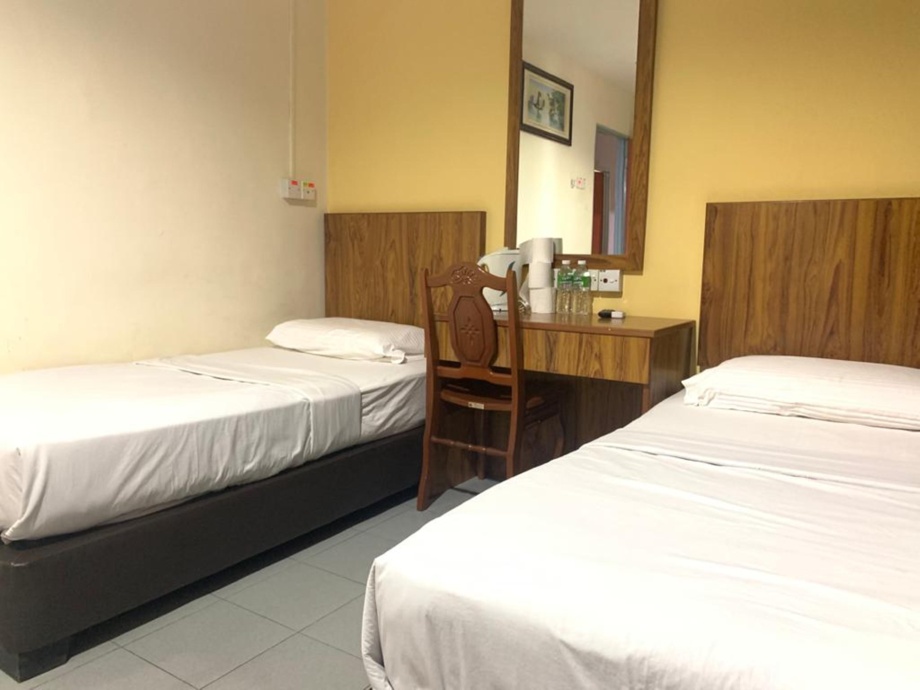 Oyo 89877 Sun Triang Hotel Kampong Kerayong Exteriör bild