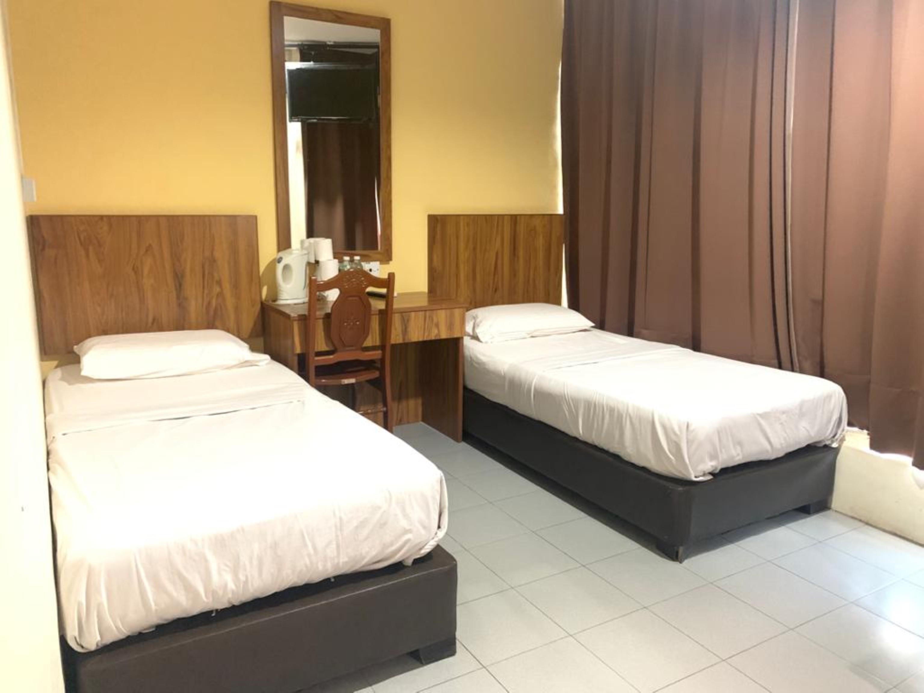 Oyo 89877 Sun Triang Hotel Kampong Kerayong Exteriör bild