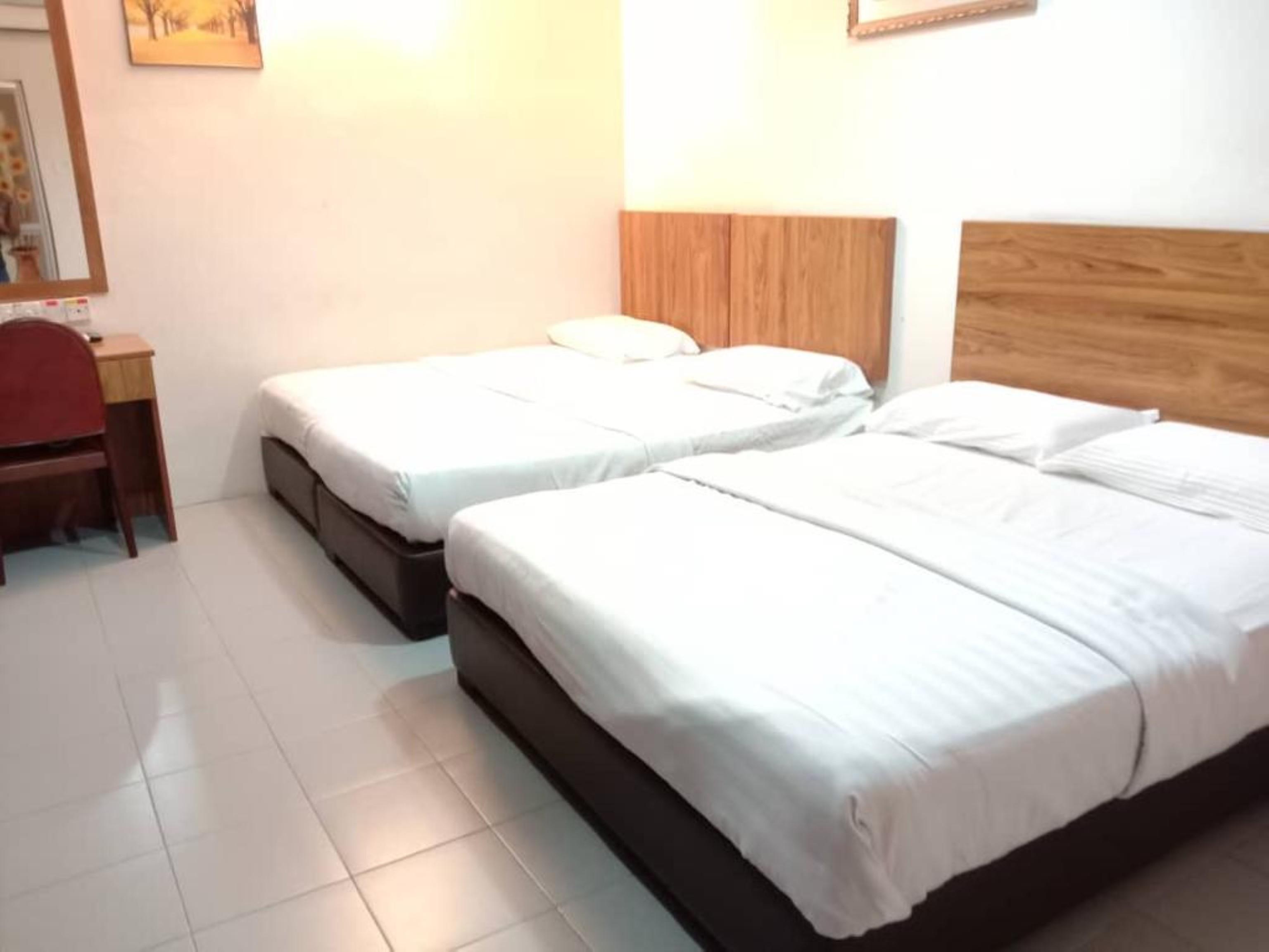 Oyo 89877 Sun Triang Hotel Kampong Kerayong Exteriör bild