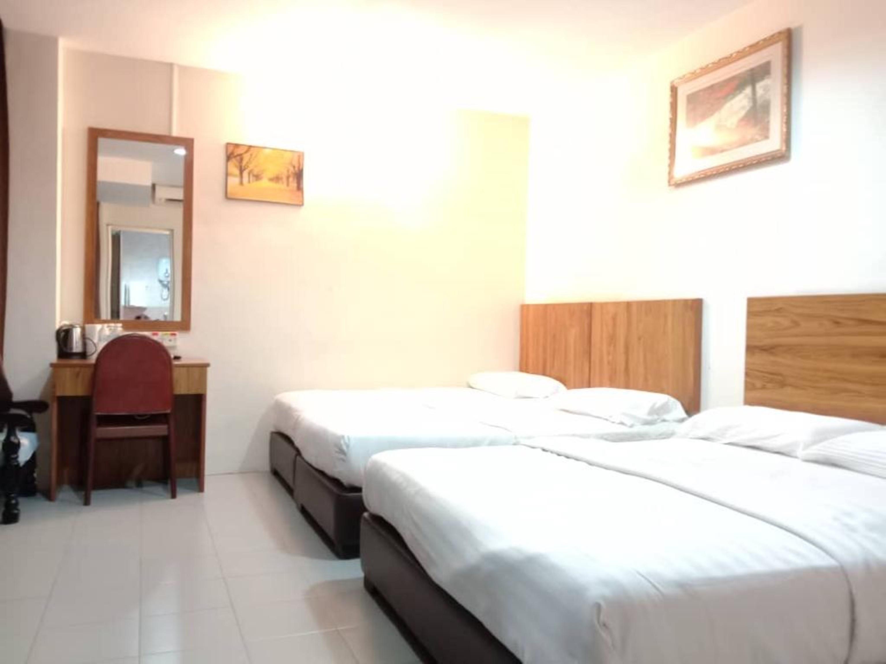 Oyo 89877 Sun Triang Hotel Kampong Kerayong Exteriör bild