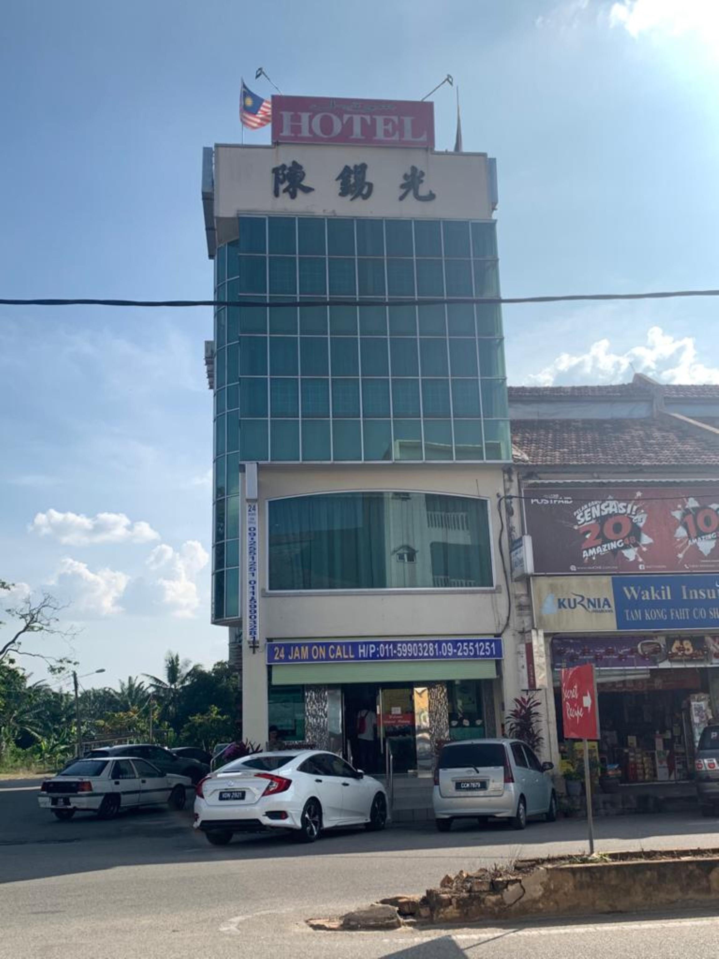 Oyo 89877 Sun Triang Hotel Kampong Kerayong Exteriör bild