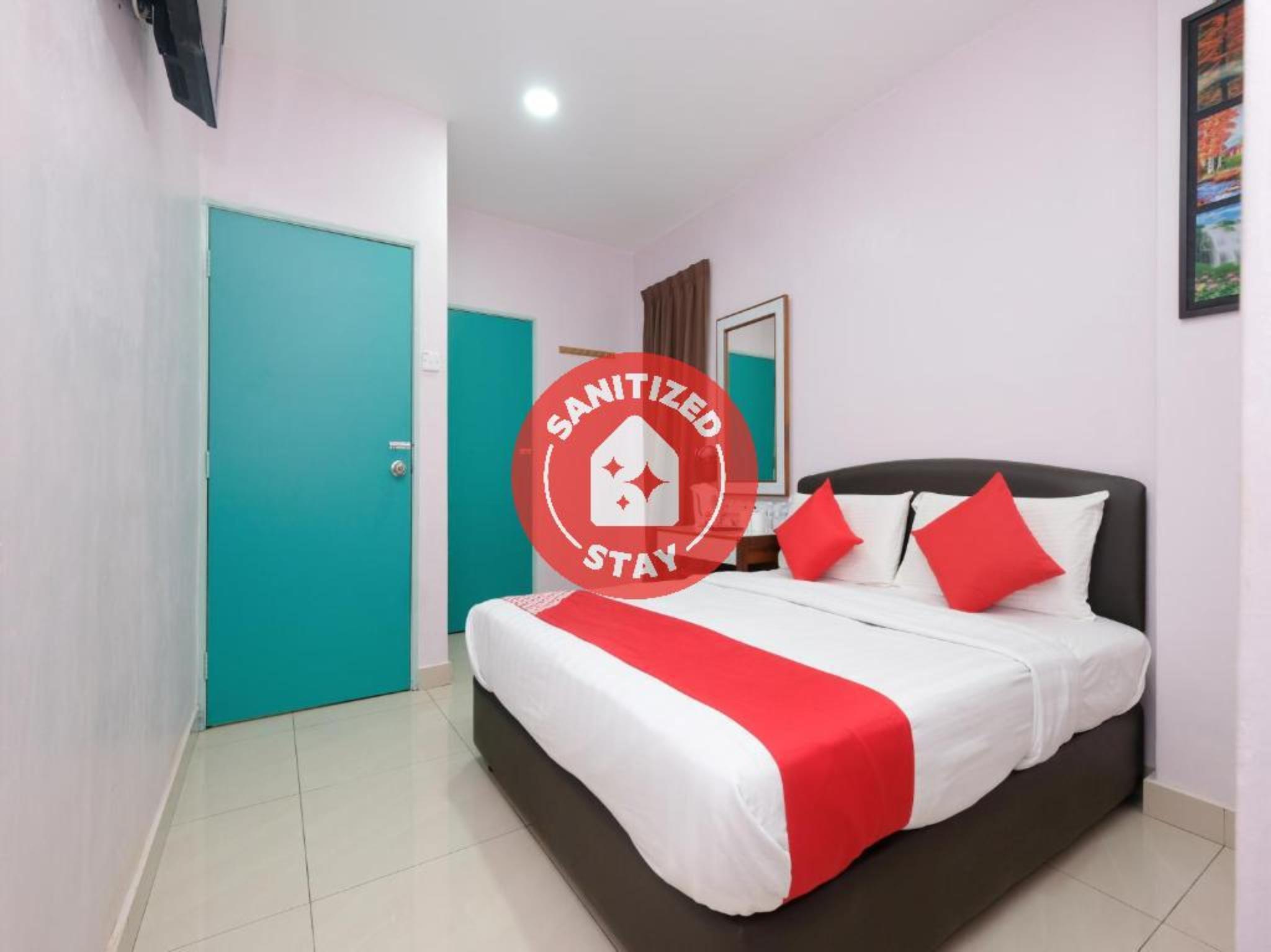 Oyo 89877 Sun Triang Hotel Kampong Kerayong Exteriör bild
