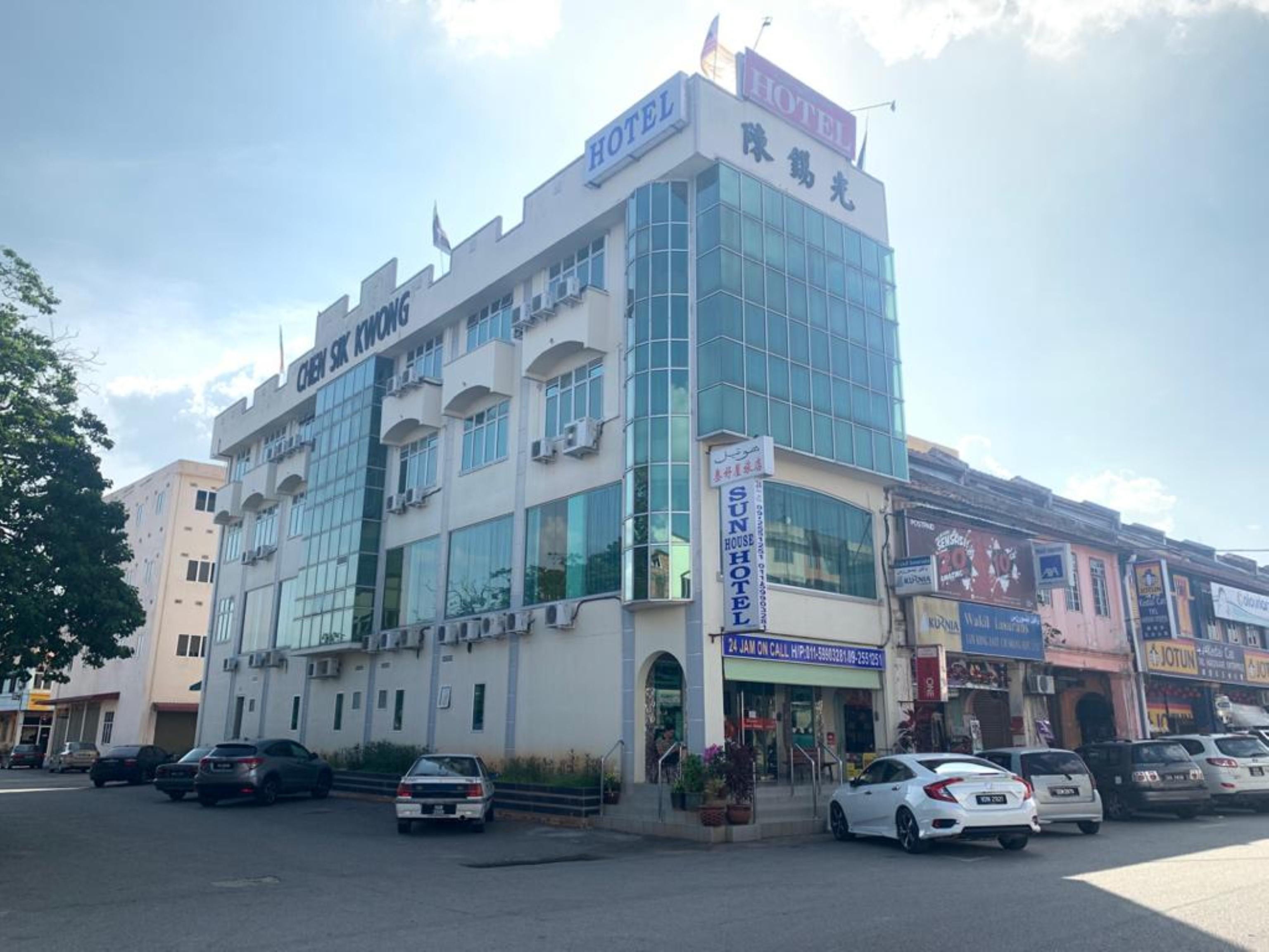 Oyo 89877 Sun Triang Hotel Kampong Kerayong Exteriör bild