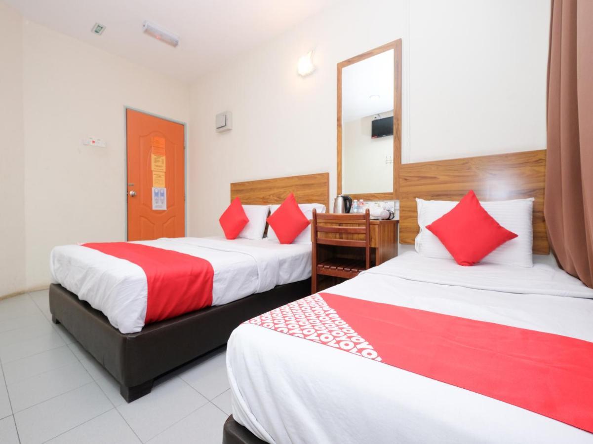 Oyo 89877 Sun Triang Hotel Kampong Kerayong Exteriör bild