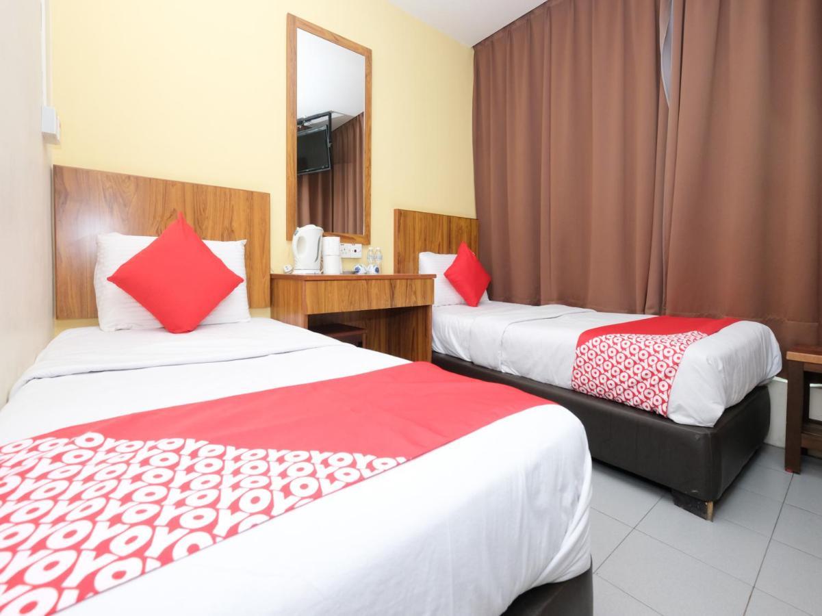 Oyo 89877 Sun Triang Hotel Kampong Kerayong Exteriör bild