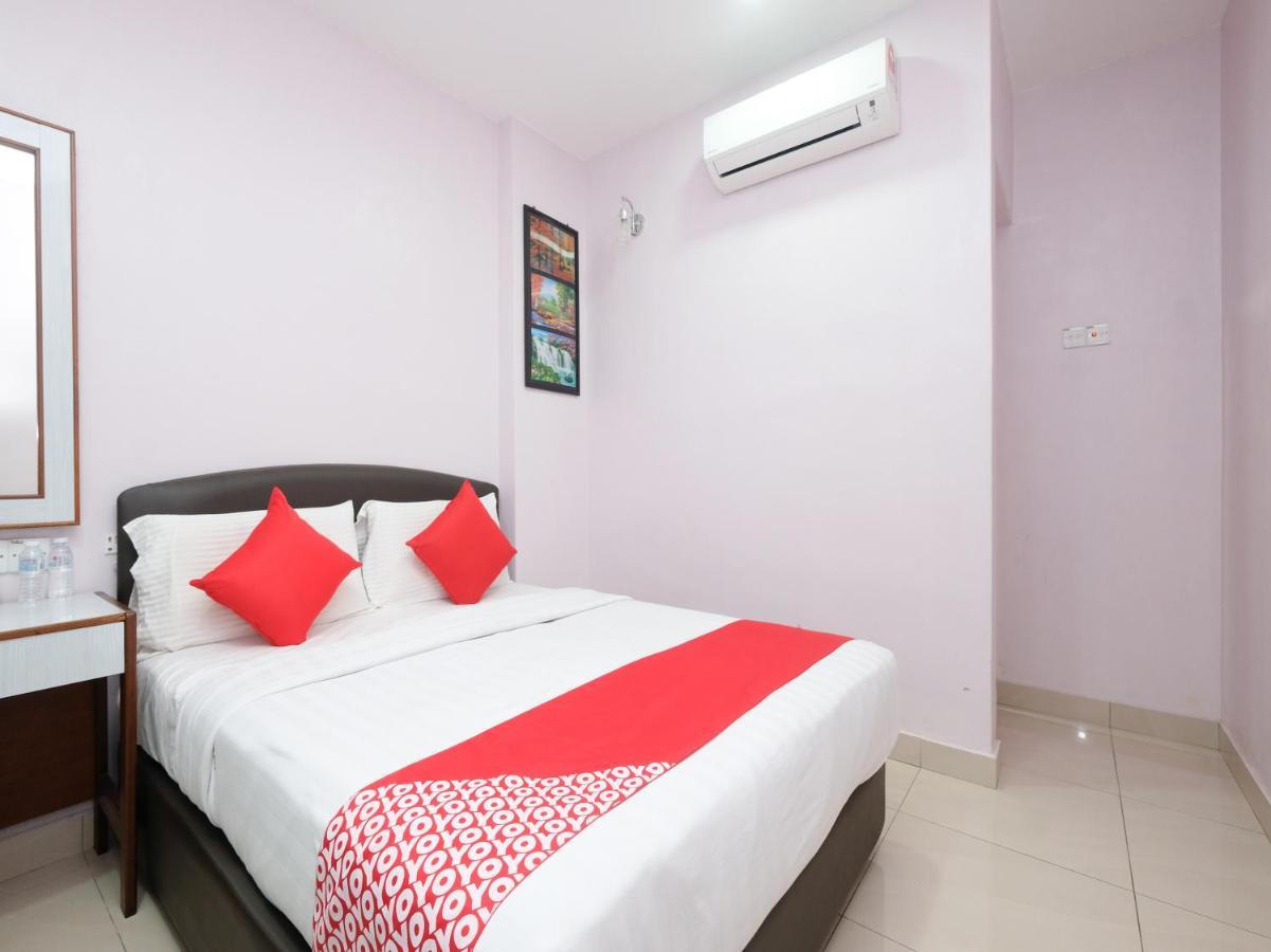Oyo 89877 Sun Triang Hotel Kampong Kerayong Exteriör bild