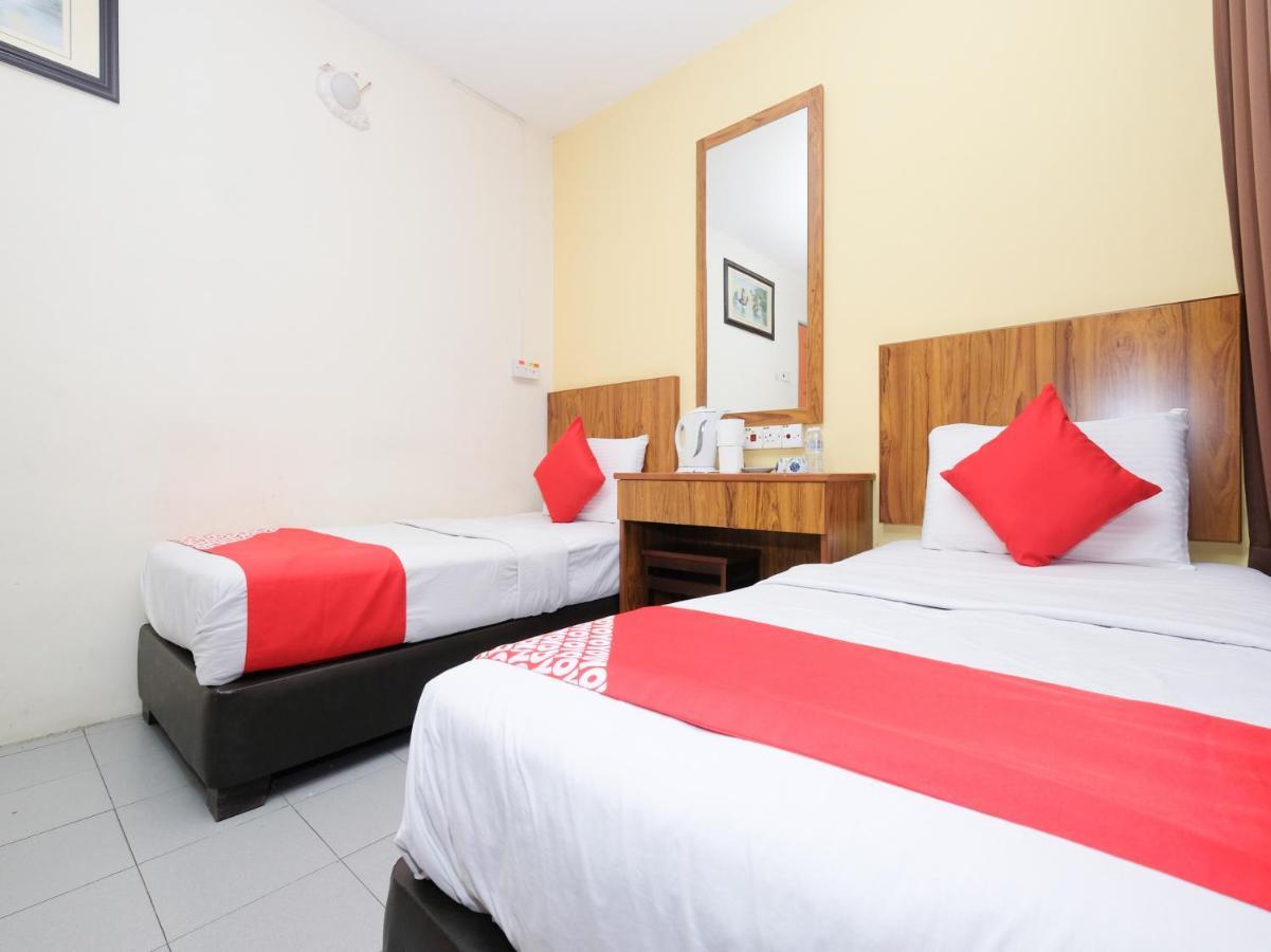Oyo 89877 Sun Triang Hotel Kampong Kerayong Exteriör bild