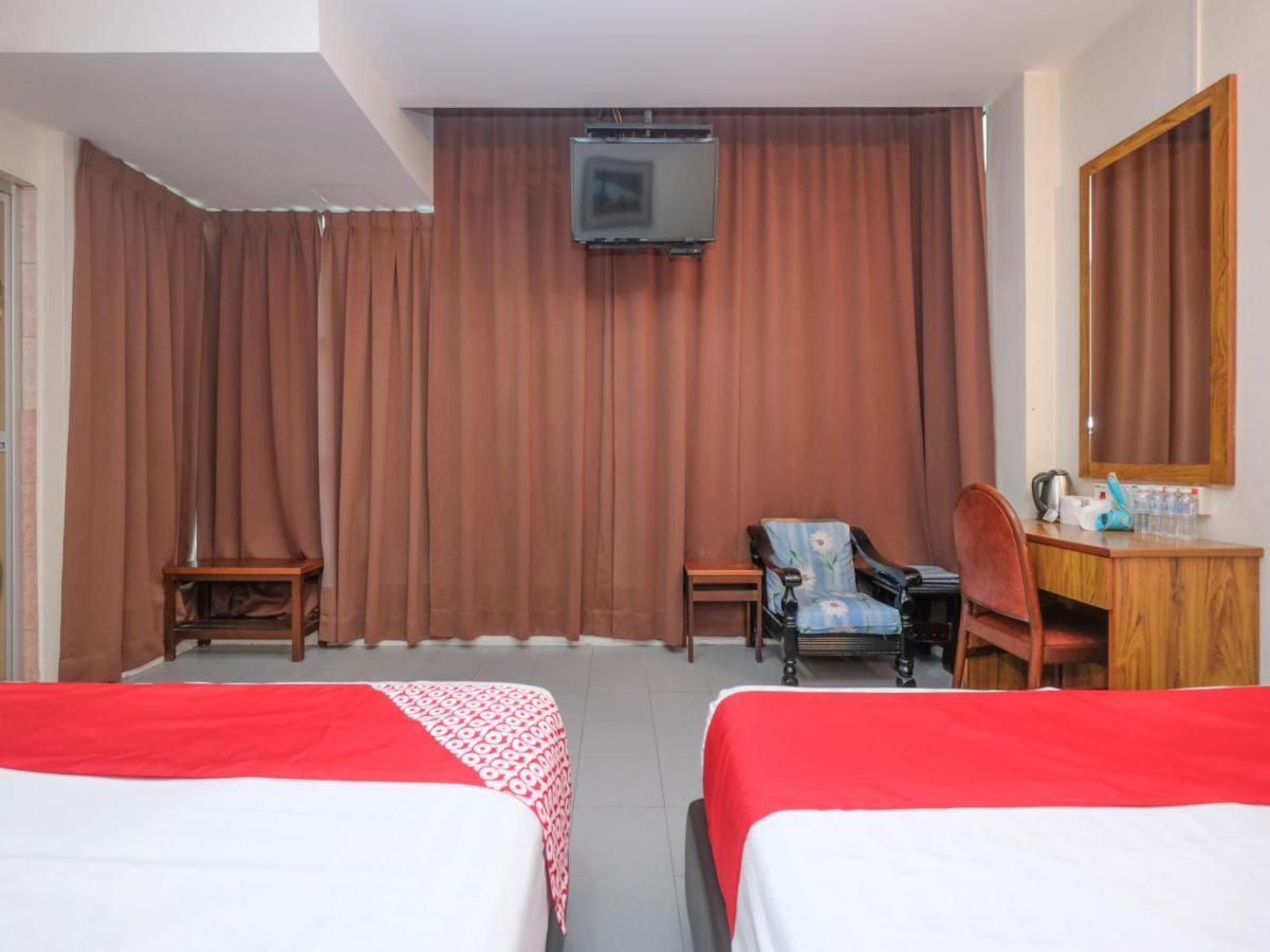 Oyo 89877 Sun Triang Hotel Kampong Kerayong Exteriör bild