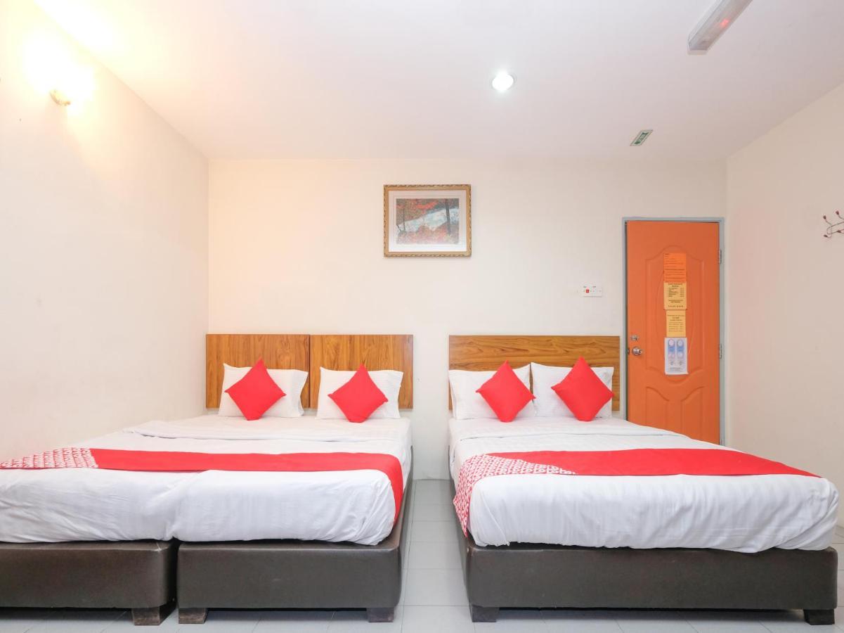 Oyo 89877 Sun Triang Hotel Kampong Kerayong Exteriör bild