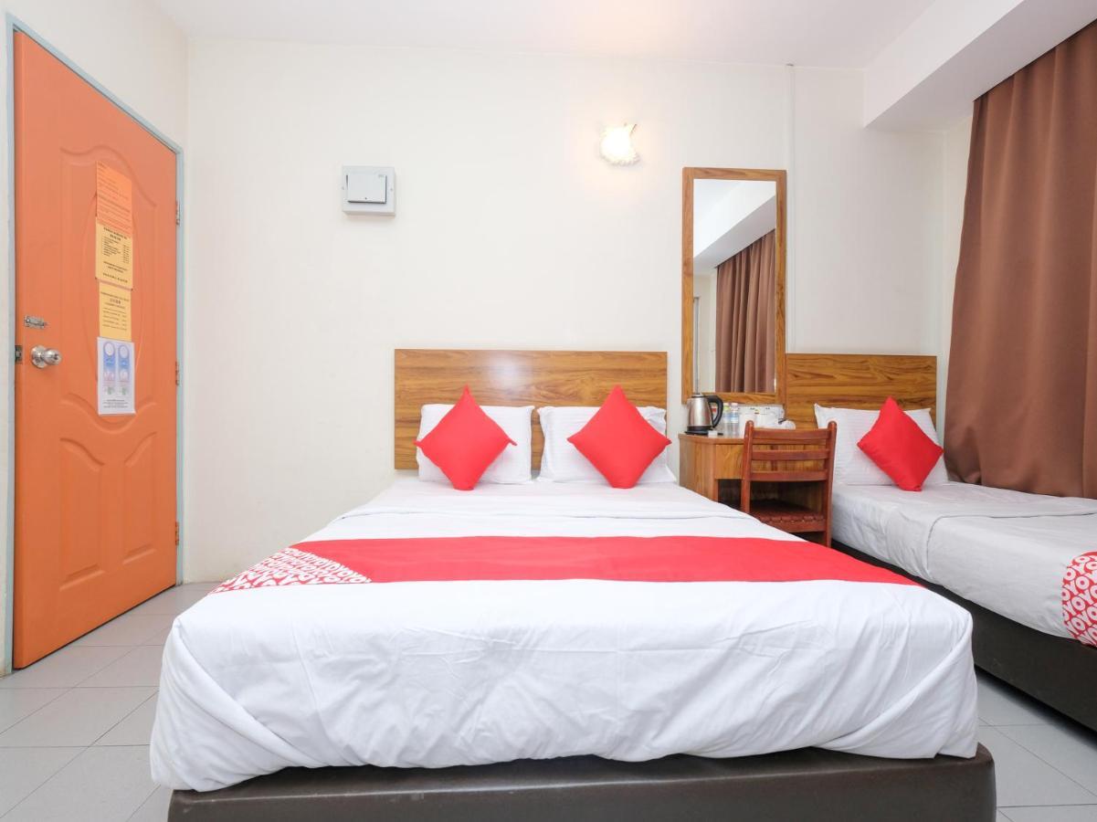 Oyo 89877 Sun Triang Hotel Kampong Kerayong Exteriör bild