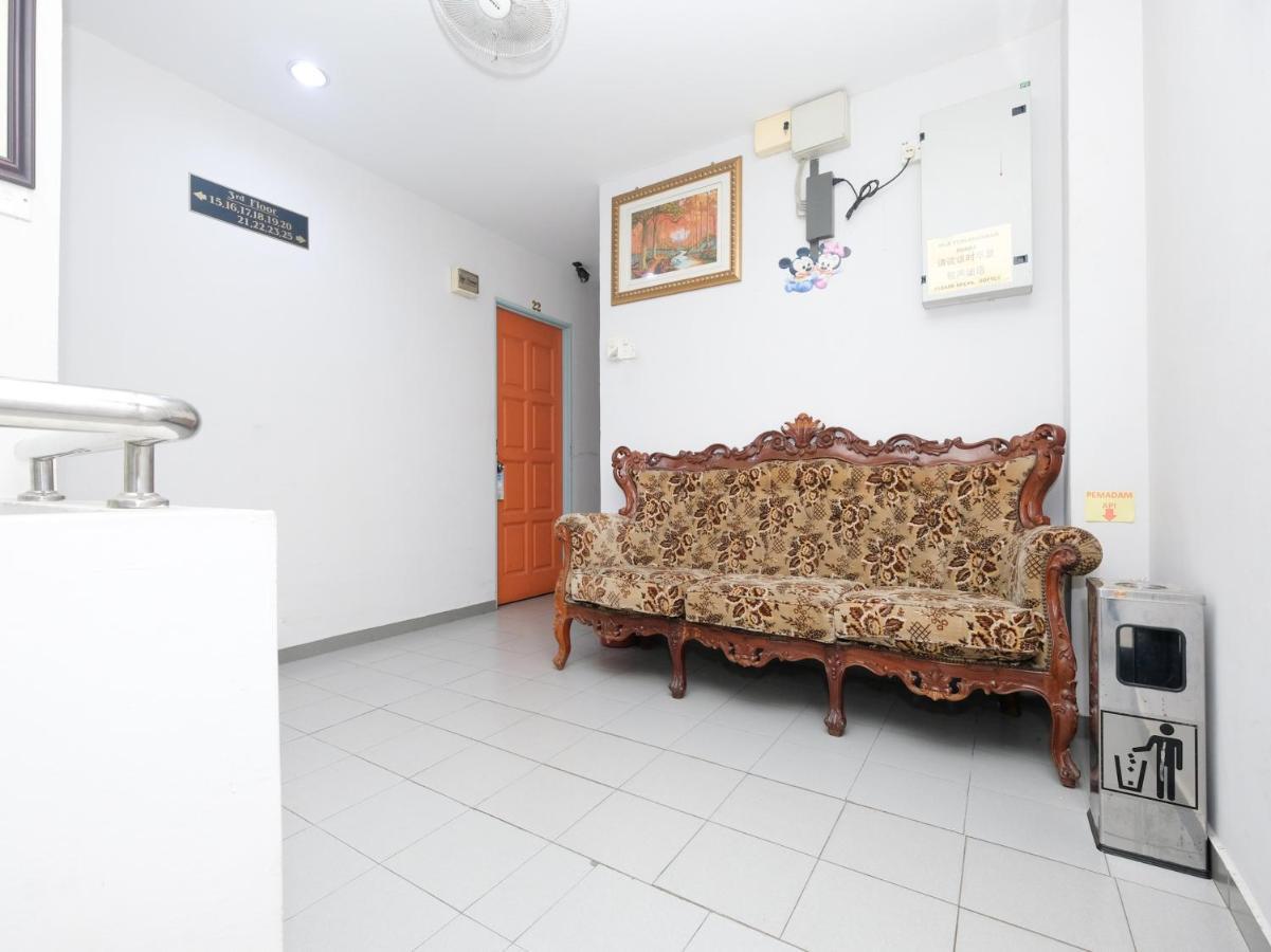Oyo 89877 Sun Triang Hotel Kampong Kerayong Exteriör bild