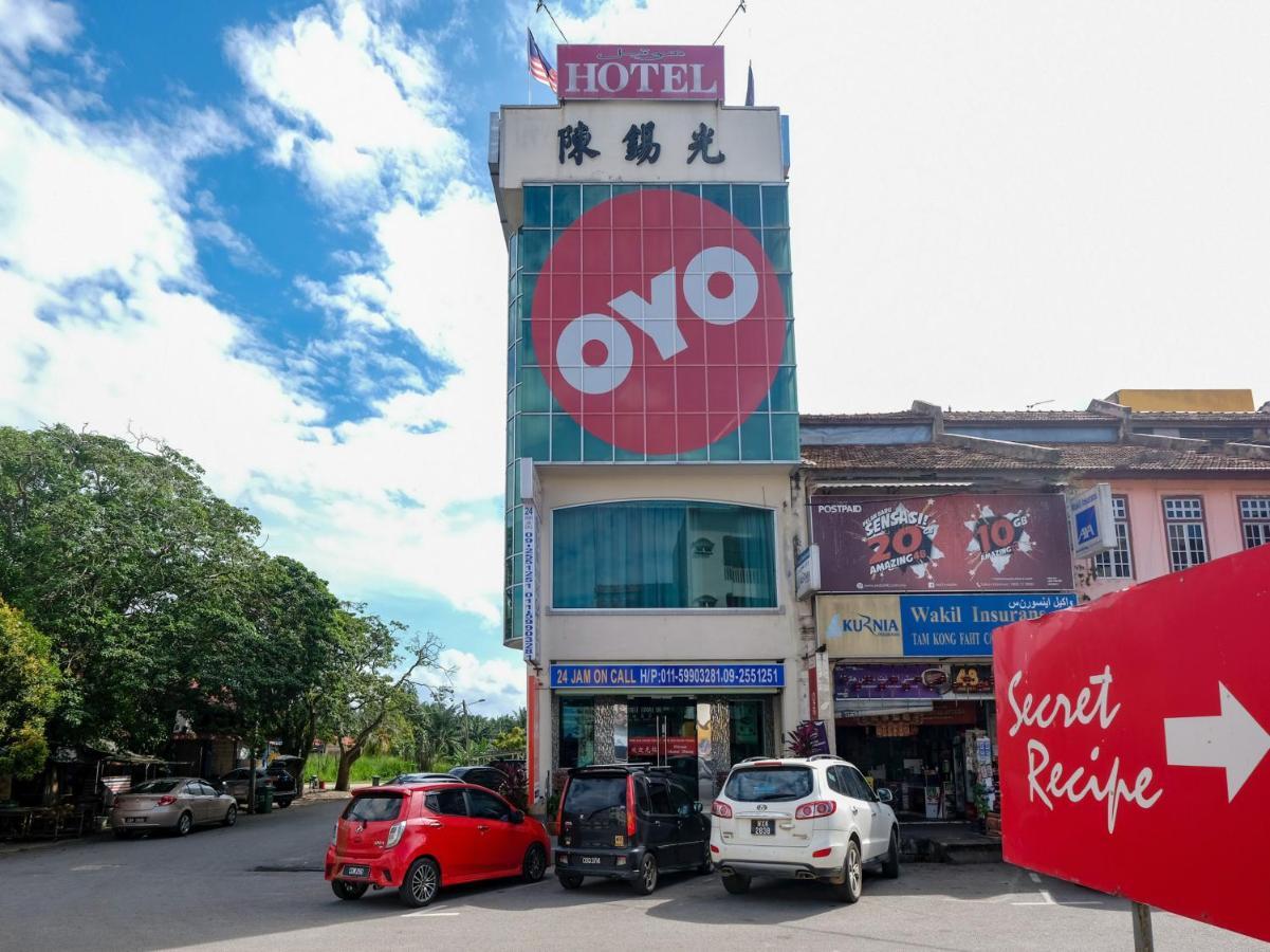 Oyo 89877 Sun Triang Hotel Kampong Kerayong Exteriör bild