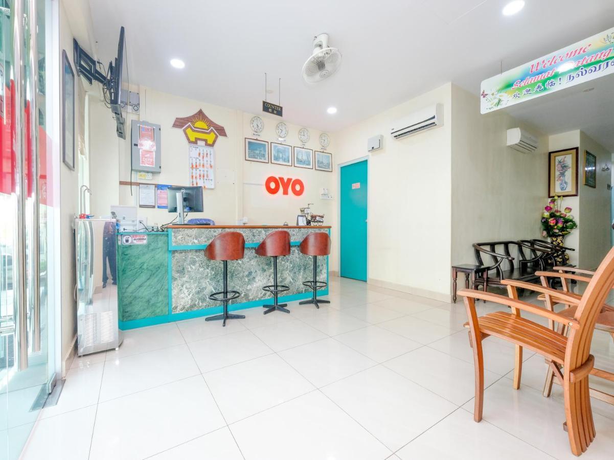 Oyo 89877 Sun Triang Hotel Kampong Kerayong Exteriör bild