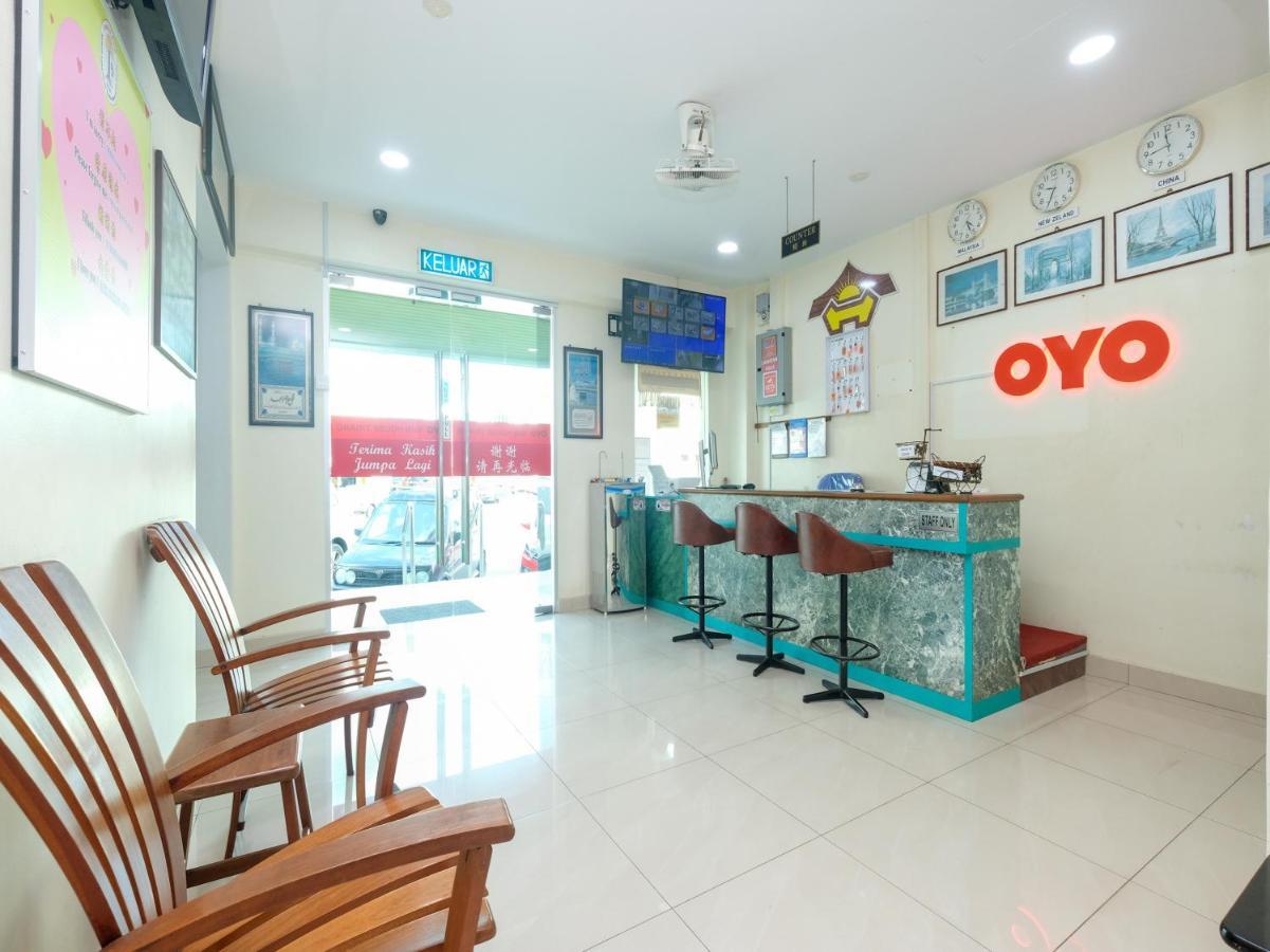 Oyo 89877 Sun Triang Hotel Kampong Kerayong Exteriör bild